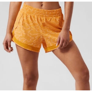 Women's Athleta Printed Mesh Racer Run Shorts Size L Yellow